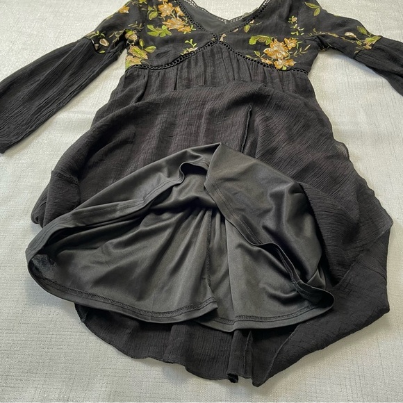 J GEE Black Embroidered Long Sleeve Boho Flowy Casual Mini Dress Size S - Picture 4 of 8